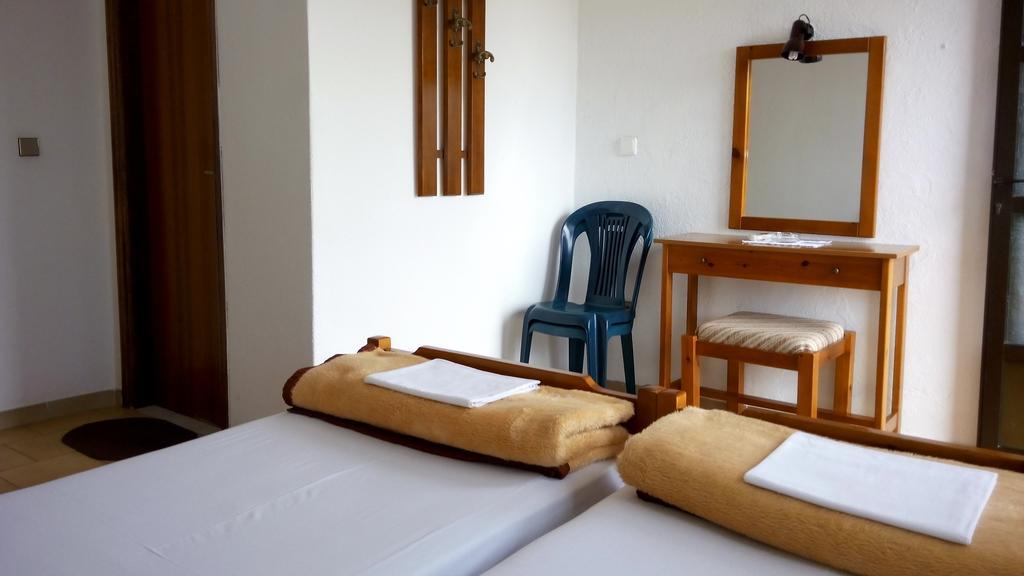 Gorgona Rooms Aliki  Exterior photo